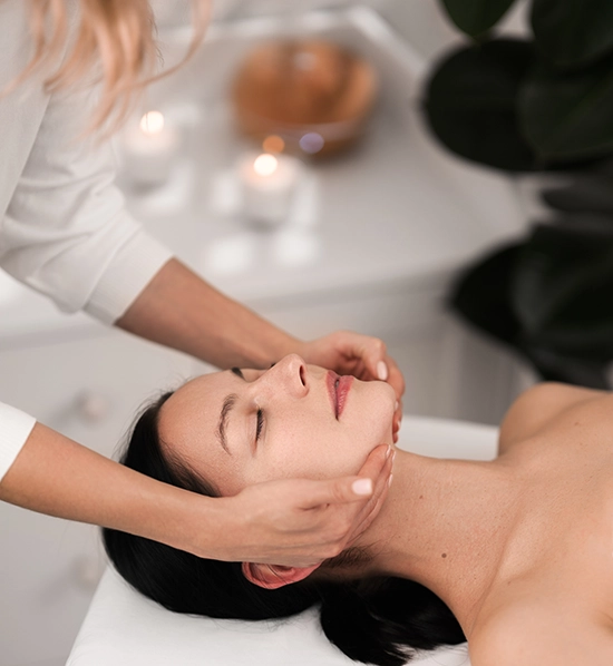 crop-masseuse-doing-massage-to-client-2023-11-27-04-55-18-utc