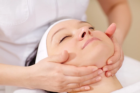 facial-massage-at-beauty-treatment-salon-2023-11-27-05-28-16-utc